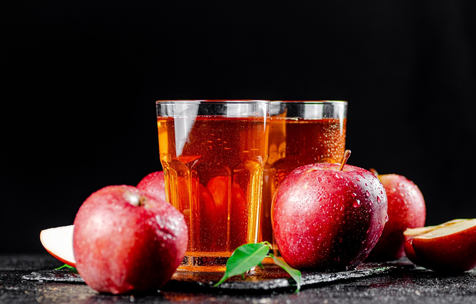 apple-juice-on-a-stone-board-.jpg